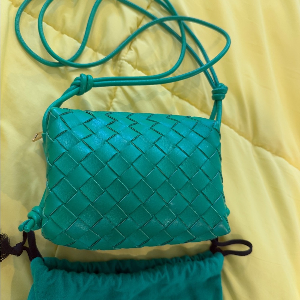 Bottega Veneta Intrecciato Leather Camera Bag Parakeet color - Picture 2 of 16